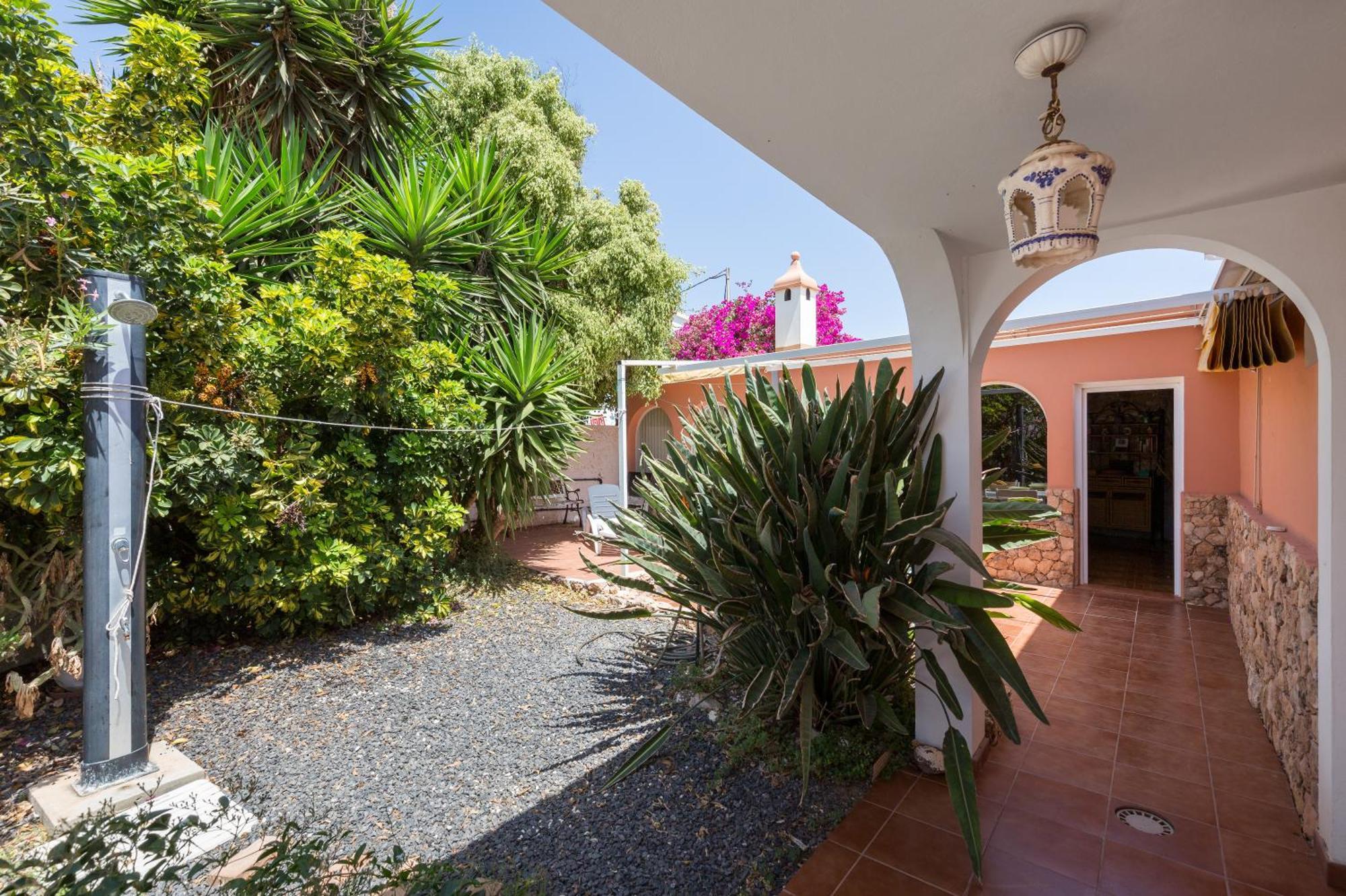 Home2Book Quiet Villa With Private Pool Трикивихате Экстерьер фото